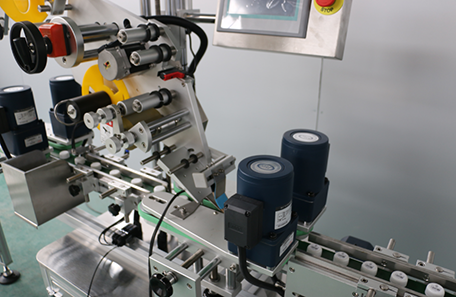瓶蓋平面貼標(biāo)機(jī)