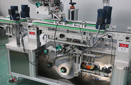 嬰兒尿布上下面貼標(biāo)機(jī)