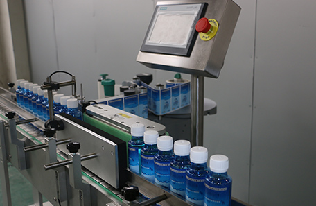 立式圓瓶滴管貼標(biāo)機(jī)