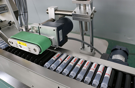 臥式注射器貼標(biāo)機(jī)