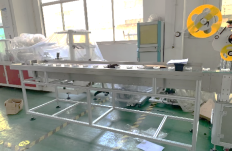 某國際知名高端美妝品牌定制模具雙標站平面貼標機定制圖 某國際知名高端美妝品牌定制模具雙標站平面貼標機